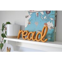 "Lesen Sie Holzschild-Kinderzimmer-Wand-Dekor - Farbe "Safran"." von DreaMachineWorks