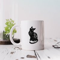 Witchy Cat 11Oz Weiße Tasse, Schwarze Katze Folk Art Geburtstagsgeschenke, Katzenliebhaber, Gothic Hexerei Dunkler Kunstbecher, Zauberhafte Witchy Cat 11Oz Weiße Tasse, Schwarze Katze Folk Art Geburtstagsgeschenke, Katzenliebhaber, Gothic Hexerei Dunkler Kunstbecher, Zauberhafte von DreamBiGStudioShop