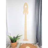 Rakete Messlatte-Personalisierte Messlatte Aus Holz - Space Nursery Decor-Baby-Duschegeschenk von DreamOnTheWall