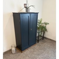 Upcycling Schrank Anthrazit Matt Mit Holz & Goldenen Akzenten | Unikat Vintage Möbel von DreamStore24Designs