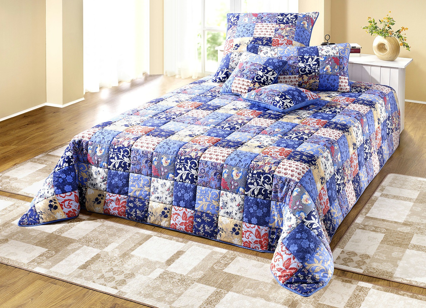 Tagesdecken und Kissenbezüge in Patchwork-Optik aus Baumwolle, Größe 916 (für franz. Bett, 220x250 cm), Blau von Dreams