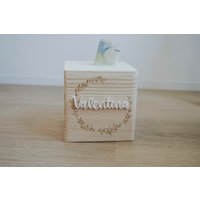 Personalisierte Spardose | Motiv Blumenkranz Geschenkidee Geldgeschenk Sparbüchse Mit Namen Und Gravur Aus Holz Personalisierung von Dreams4Kidsde