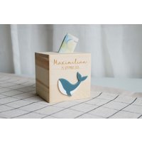 Spardose Mit Personalisierung | Motiv Wal Geschenkidee Geldgeschenk Sparbüchse Namen Und Gravur Aus Holz Personalisiert von Dreams4Kidsde