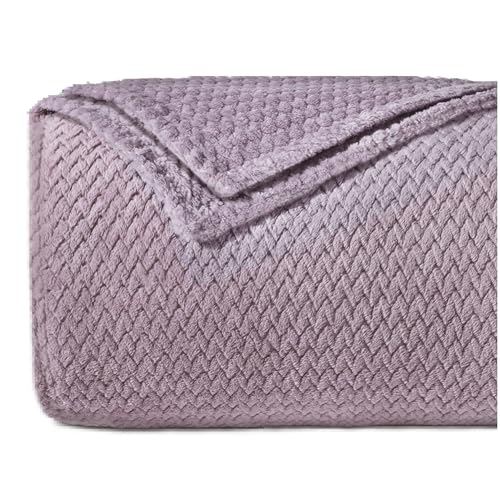 Dreamzie - Flauschig Fleecedecke 130 x 150 cm - Kuscheldecke Mikrofaser 100% Polyester 260gsm - Decke Sofa mit Fischgrätmuster und weicher Haptik - Hell-Pink von Dreamzie