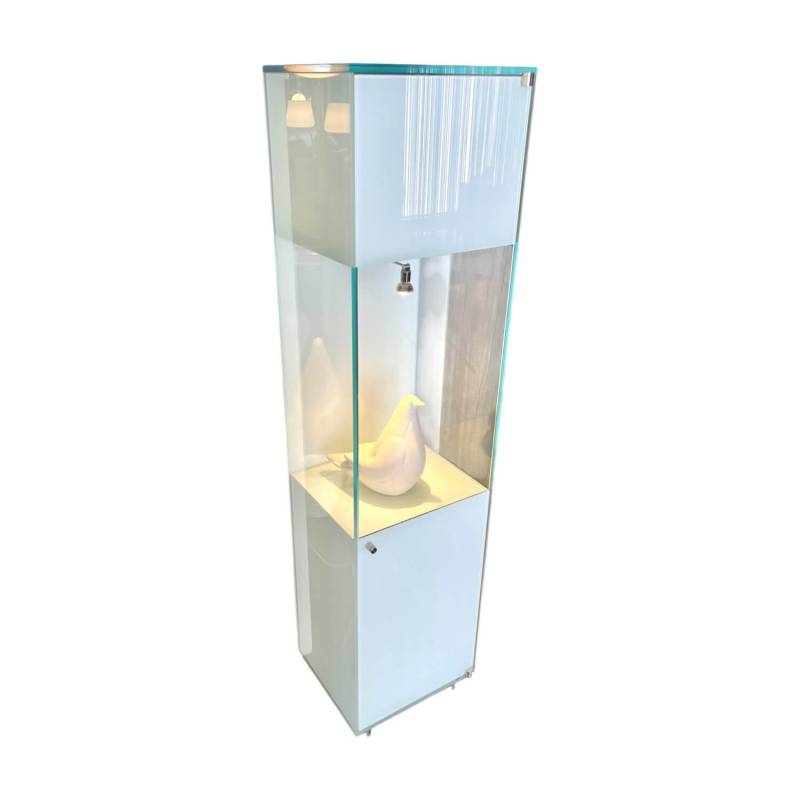 Vitrine Solus Türen Optiwhiteglas Partiell Mit Colorlack Weiß Korpus Metallteile... von Dreieck