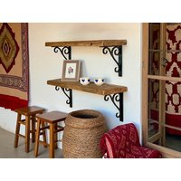 Regal Aus Wiederverwerteter Eiche Mit Schmiedeeisernen Halterungen - Rustikaler Landhausstil von DriftwoodTurkey