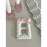 Coquette Bogen Steckdose Platte Abdeckung von DrippinSpice