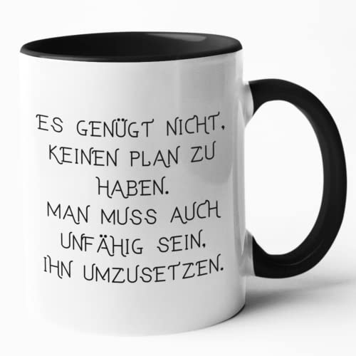 Druckerino Tasse mit Spruch - Es genügt nicht keinen Plan zu haben. Man muss auch unfähig sein, ihn umzusetzen - beidseitig bedruckt - lustige Spruchtasse - Geburtstagsgeschenk von Druckerino