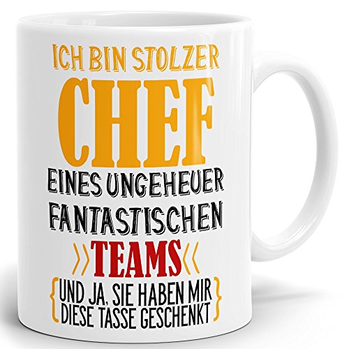 Mugvilla Tasse mit Spruch stolzer Chef eines ungeheuer fantastischen Teams. Hochglänzender Kaffeebecher ab 1 Stck von Mugvilla