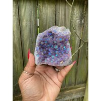 Funkelnde Aura Amethyst-Geode, Selbst Stehend, Funkelnde Aura, Amethyst, Geode, Edelstein von DruzyDripCrystalz