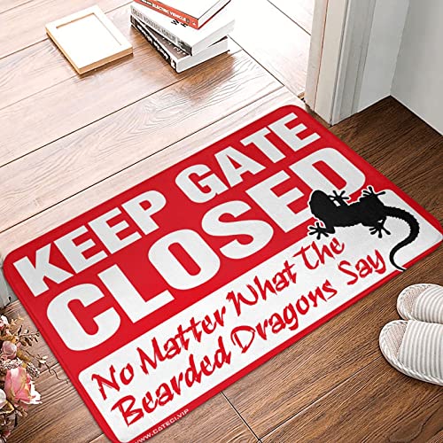Lustige Fußmatte mit Aufschrift "Keep Gate Closed Noter What The Bearded Dragons Say", Willkommensschild für Haustür, Männerhöhle, Dekorationen (Größe: 50 x 80 cm) von Dsoluuing