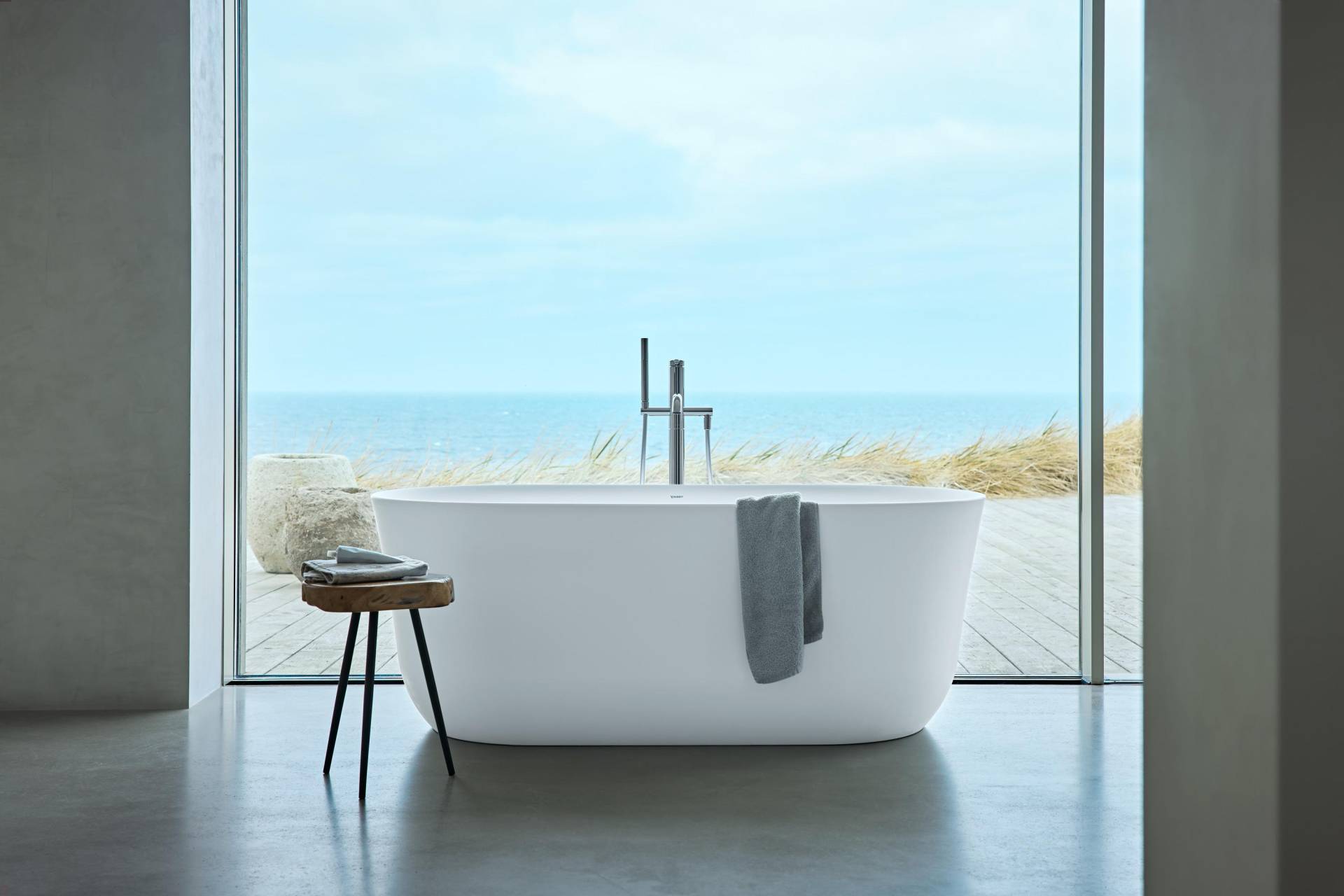 Duravit Soleil freistehende Badewanne aus DuroCast Plus (Mineralguss), 160x80 cm, Weiß Matt von Duravit