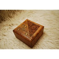 Geschnitzte Holzkiste von DustRoad