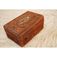 Geschnitzte Holzkiste von DustRoad