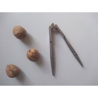 Nuss-Presse - Nussknacker Aus Edelstahl Nuss-Presse - Nussknacker Aus Edelstahl von DustRoad