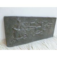 Vintage Metall Relief Wanddekor Jäger Und Hirsch Motive von DustRoad