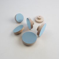 Pastellblauer Runder Knauf Für Schubladen Und Türen, Handbemalter Sperrholzknauf Küchenschränke Möbel von DustShackStore