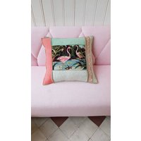 Wolldecke Kissen, Kissen Aus Retro-Wolldecken Und Vintage-stickerei Mit Flamingos 55-50 cm Wolldecke Kissen, Kissen Aus Retro-Wolldecken Und Vintage-stickerei Mit Flamingos 55-50 cm von DutchWoolDesign