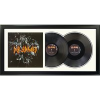 Def Leppard - 45 X 90 cm Vinyl Mit Rahmen Weiße Matte Und Schwarzer von DutchessWallDecor