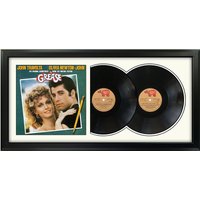 Grease - Movie Soundtrack Doppelalbum Mit Rahmen 44 X 34, 5 Zoll Weißes Matt Und Schwarzer von DutchessWallDecor