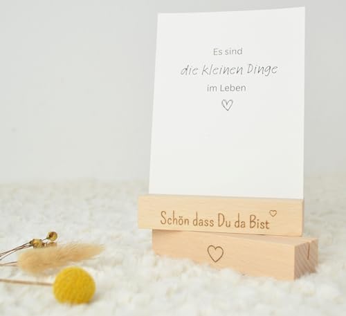 DwieDeko® Kartenhalter Holz 2er Set Schön dass du da bist & Herz – Fotogeschenke beste Freundin - Geschenke für Frauen - Tischkartenhalter für Affirmationskarten - Danke Geburtstag Erwachsene von DwieDeko