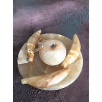 Handgemachtes Onyx Marmor Obst Set/Apfel Banane Wunderschöne Wohnkultur Polierter Handarbeit Und Messing von DyESTOREVINTAGE