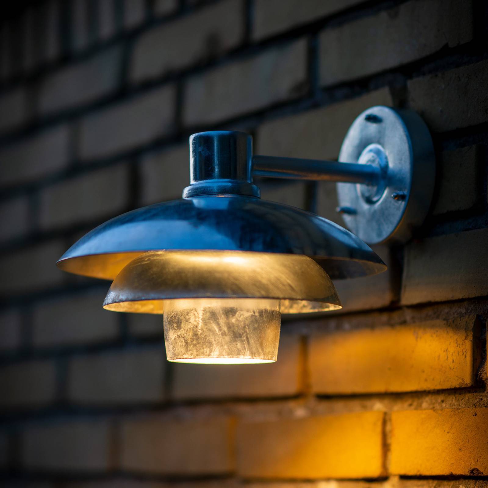 Dyberg Larsen Außenwandlampe Morph, galvanisiert, Metall von Dyberg Larsen