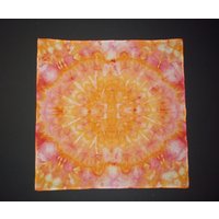 Gazing Sun Kleiner Wandteppich, Bandana, Tischdecke | 22x22In, Eisgefärbt, Upcycled von DyenamicIce
