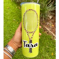 Tennisball Mit Leopardenschläger Personalisiert Namen Und Leopardenmusterbecher 20 Unzen Becher Metall/Kunststoff Stroh Muttertag von DylightfulCreations