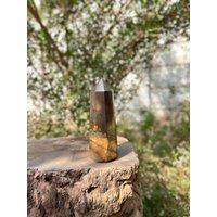 Großer Natürlicher Seltener Pyrit Mit Goldenem Heiler-Lions Gate Quarzturm Aufgeladener Goldener Quarz in Pyrit-Kristallheilungsmeditation von DynamicCrystal