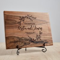 Personalisiertes Schneidebrett, 5 Jahre Jubiläumsgeschenk, Schneidebrett Mit Gravierten Namen, Benutzerdefinierte Hochzeitsgeschenk von DynamicWorkshop