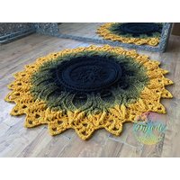 Runder Häkelteppich, Gestrickter Blumenteppich, Wohndekor, Flickenteppich, Einweihungsgeschenk, Weihnachtsgeschenk, Lotusblumendekor von Dysode