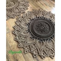 Runder Häkelteppich, Gestrickter Blumenteppich, Wohndekor, Flickenteppich, Einweihungsgeschenk, Weihnachtsgeschenk, Lotusblumendekor von Dysode