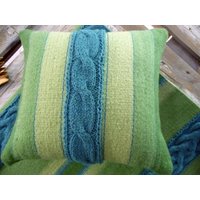 Handgewebter Dekorativer Kissenbezug Mit Gestrickter Platte. Dekoratives Handgefertigtes Kissen Aus Wolle von DzevStudio