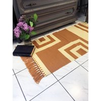 Handgewebter Kelim Teppich Aus Wolle in Senfgelb von DzevStudio