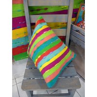 Handgewebtes Einzigartiges Wollkissen. Dekorativer Handgemachter Pyramiden-Kissenbezug von DzevStudio