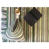 Ein Set Aus Modernem Teppichläufer Und Dekorativem Kissen in Grün Beige Für Das Moderne Wohndekor, Handgewebter Teppich Kissen. Waschbarer Läufer von DzevStudio