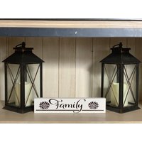 "Familie "Family" Schild Mit Schöner Schreibschrift." von EASCustomDesignsLLC