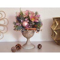 Adventsgesteck-Tanne-Zapfen-Rosa-Weihnachtsdeko-Gesteck-Tischdeko-Tischgesteck-Adventsdeko-Pokal-Christrosen-Weihnachtsgesteck-Vintage-Deko von EBmomente