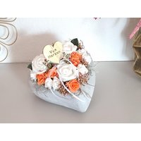Schönes Grabherz-Grabgesteck-Rosengesteck-Grabdeko-Grabschmuck-Beerdigung-Gedenktag-Gesteck-Trauerfloristik-Herz-Gesteck-Friedhof-Kindergrab von EBmomente