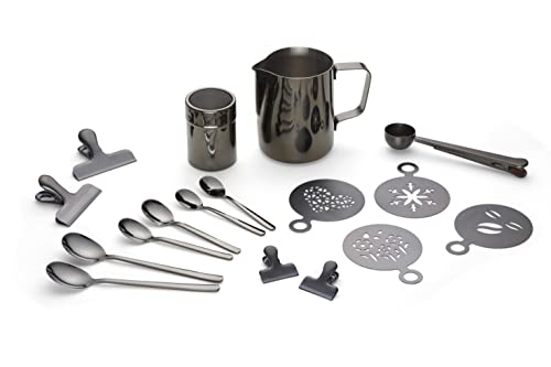 Echtwerk Kaffeezubehör-Set, 23-tlg, Milchschaumkännchen 600 ml, Kakaostreuer, 4x Espresso-, 4x Cappuccino-, 4x Latte Macchiato-Löffel, 4x Kaffeeclips, 4x Kaffeeschablonen, Kaffeemesslöffel, Schwarz von ECHTWERK