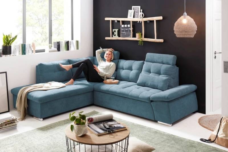 Entdecken Sie zeitlose Eleganz: Das Nalo Schlafsofa von ED Exciting Design mit verstellbaren Armlehnen und Bettkasten von ED Exciting Design