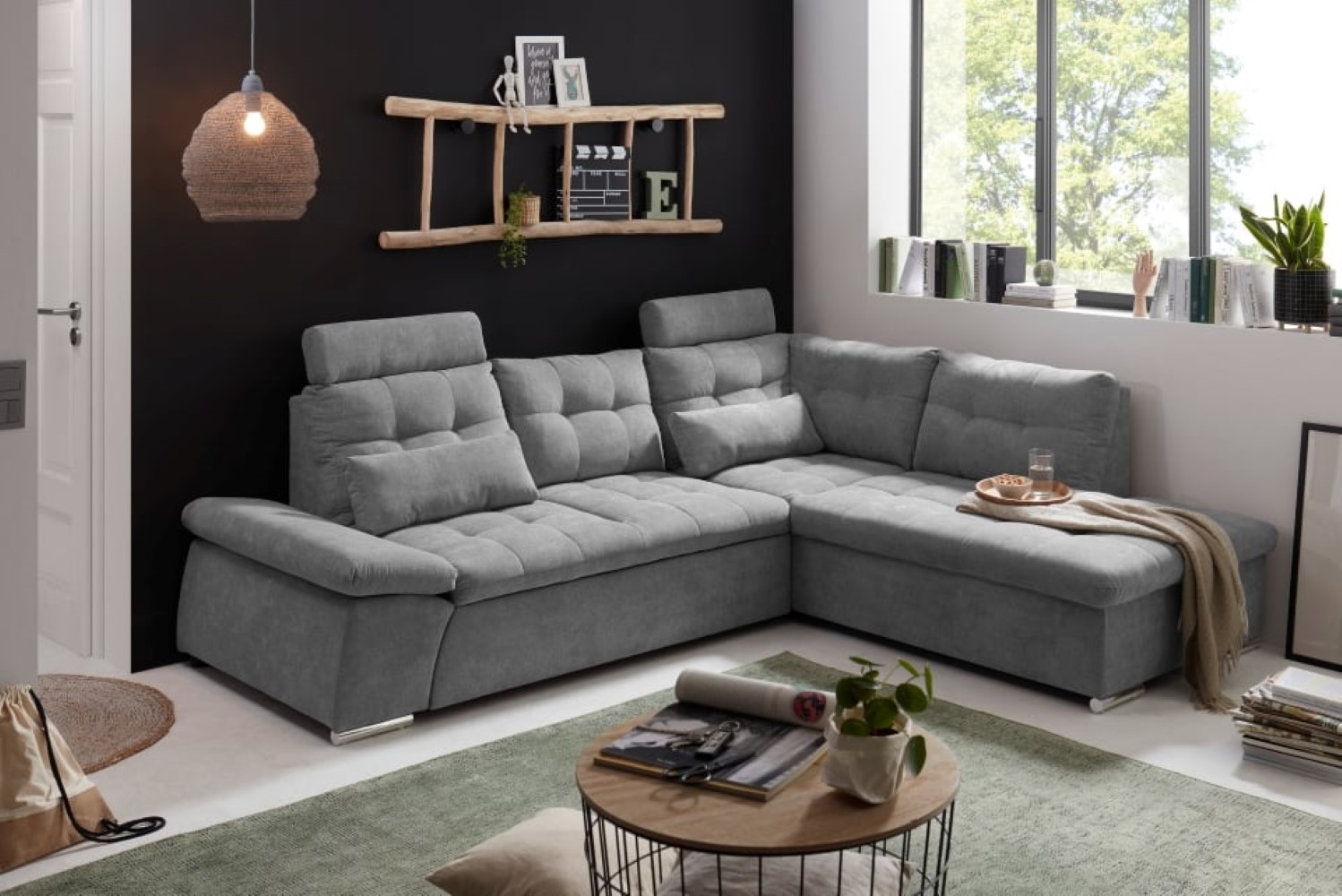 Entdecken Sie zeitlose Eleganz: Das Nalo Schlafsofa von ED Exciting Design mit verstellbaren Armlehnen und Bettkasten von ED Exciting Design