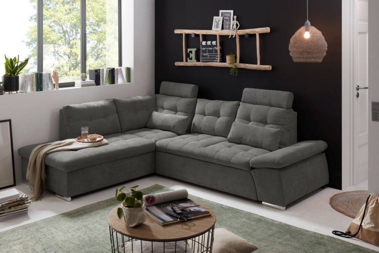 Entdecken Sie zeitlose Eleganz: Das Nalo Schlafsofa von ED Exciting Design mit verstellbaren Armlehnen und Bettkasten von ED Exciting Design