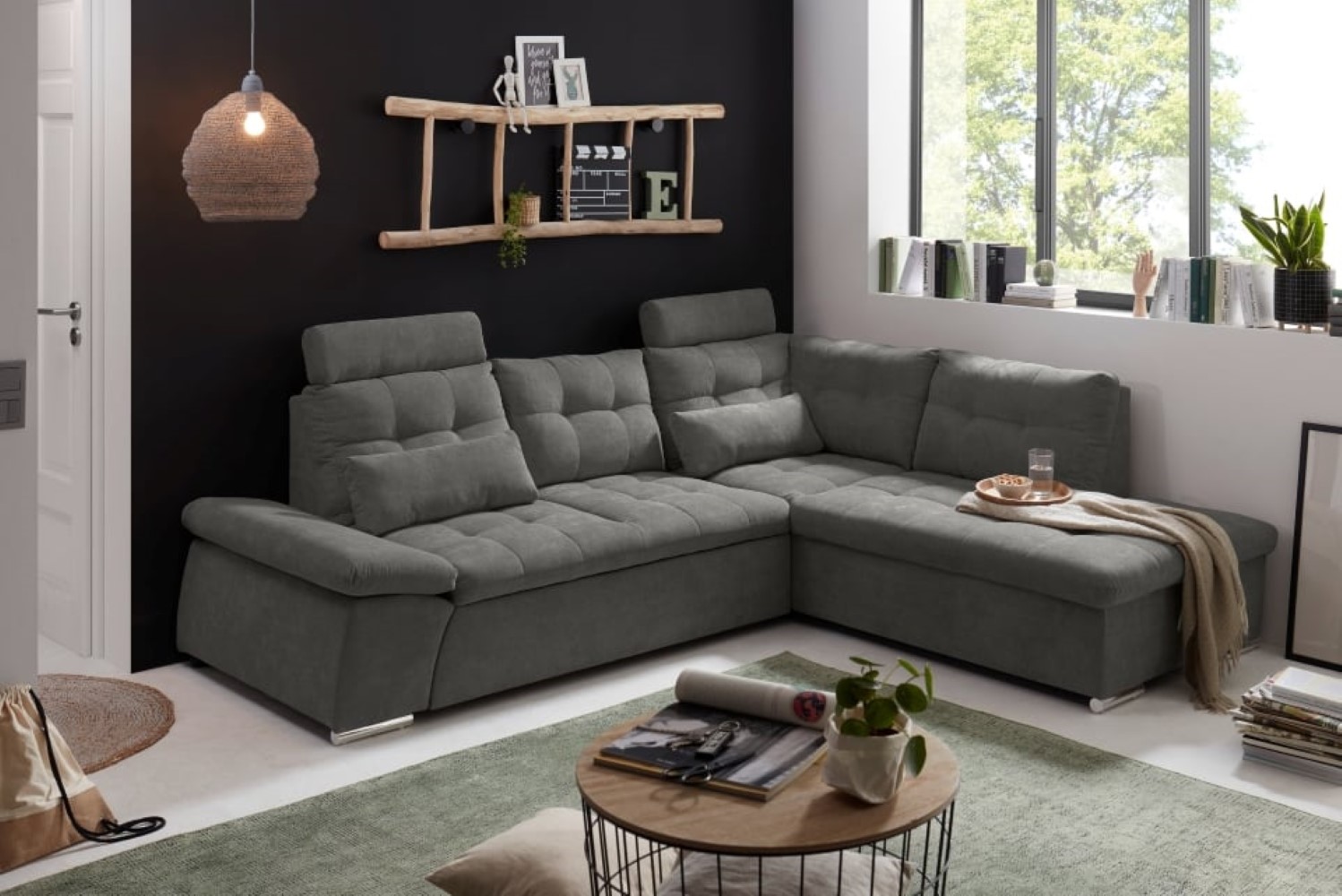 Entdecken Sie zeitlose Eleganz: Das Nalo Schlafsofa von ED Exciting Design mit verstellbaren Armlehnen und Bettkasten von ED Exciting Design