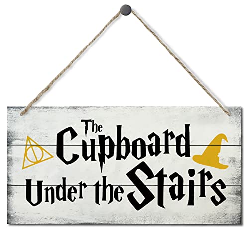 The Cupboard Under The Stairs Decor Schild, bedrucktes Holz-Wandkunst-Schild, lustige Heim-Schilder, Dekoration, hängendes Holzschild, Heimdekoration, rustikales Bauernhaus, Wandkunst, 30.5x15.2 cm von EDCTO