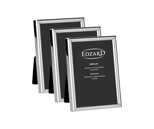 EDZARD 3er Set Bilderrahmen Genua für Foto 6 x 9 cm, edel versilbert, anlaufgeschützt, mit Samtrücken, Fotorahmen zum Stellen EDZARD 3er Set Bilderrahmen Genua für Foto 6 x 9 cm, edel versilbert, anlaufgeschützt, mit Samtrücken, Fotorahmen zum Stellen von EDZARD