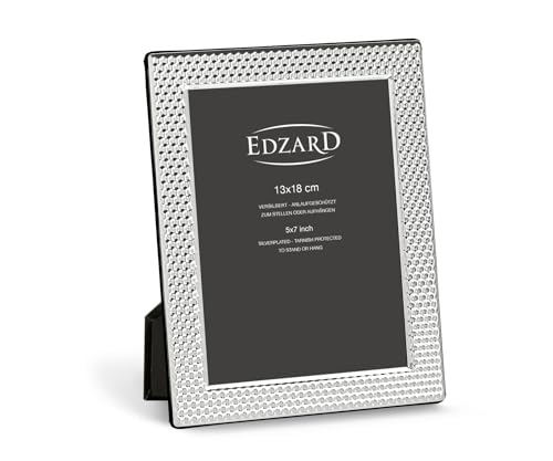 EDZARD Bilderrahmen Barletta für Foto 13 x 18 cm, edel versilbert, anlaufgeschützt, mit Samtrücken, inkl. 2 Aufhängern, Fotorahmen zum Stellen und Hängen EDZARD Bilderrahmen Barletta für Foto 13 x 18 cm, edel versilbert, anlaufgeschützt, mit Samtrücken, inkl. 2 Aufhängern, Fotorahmen zum Stellen und Hängen von EDZARD