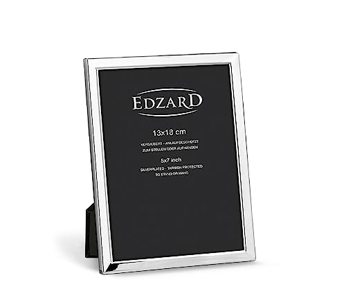 EDZARD Bilderrahmen Bergamo für Foto 13 x 18 cm, edel versilbert, anlaufgeschützt, mit Samtrücken, mit 2 Aufhängern, Fotorahmen zum Stellen oder Hängen EDZARD Bilderrahmen Bergamo für Foto 13 x 18 cm, edel versilbert, anlaufgeschützt, mit Samtrücken, mit 2 Aufhängern, Fotorahmen zum Stellen oder Hängen von EDZARD