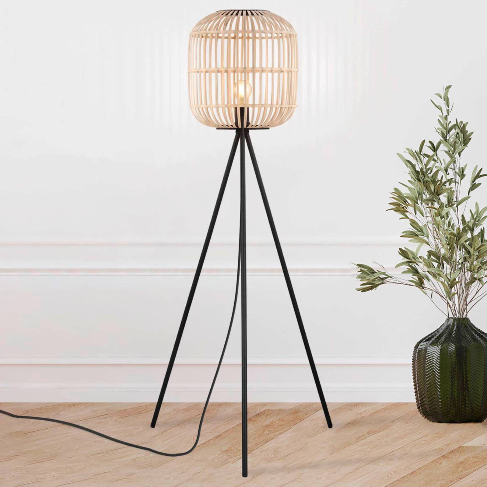 Stehlampe Bordesley Dreibein mit Holzschirm Stehlampe Bordesley Dreibein mit Holzschirm von EGLO